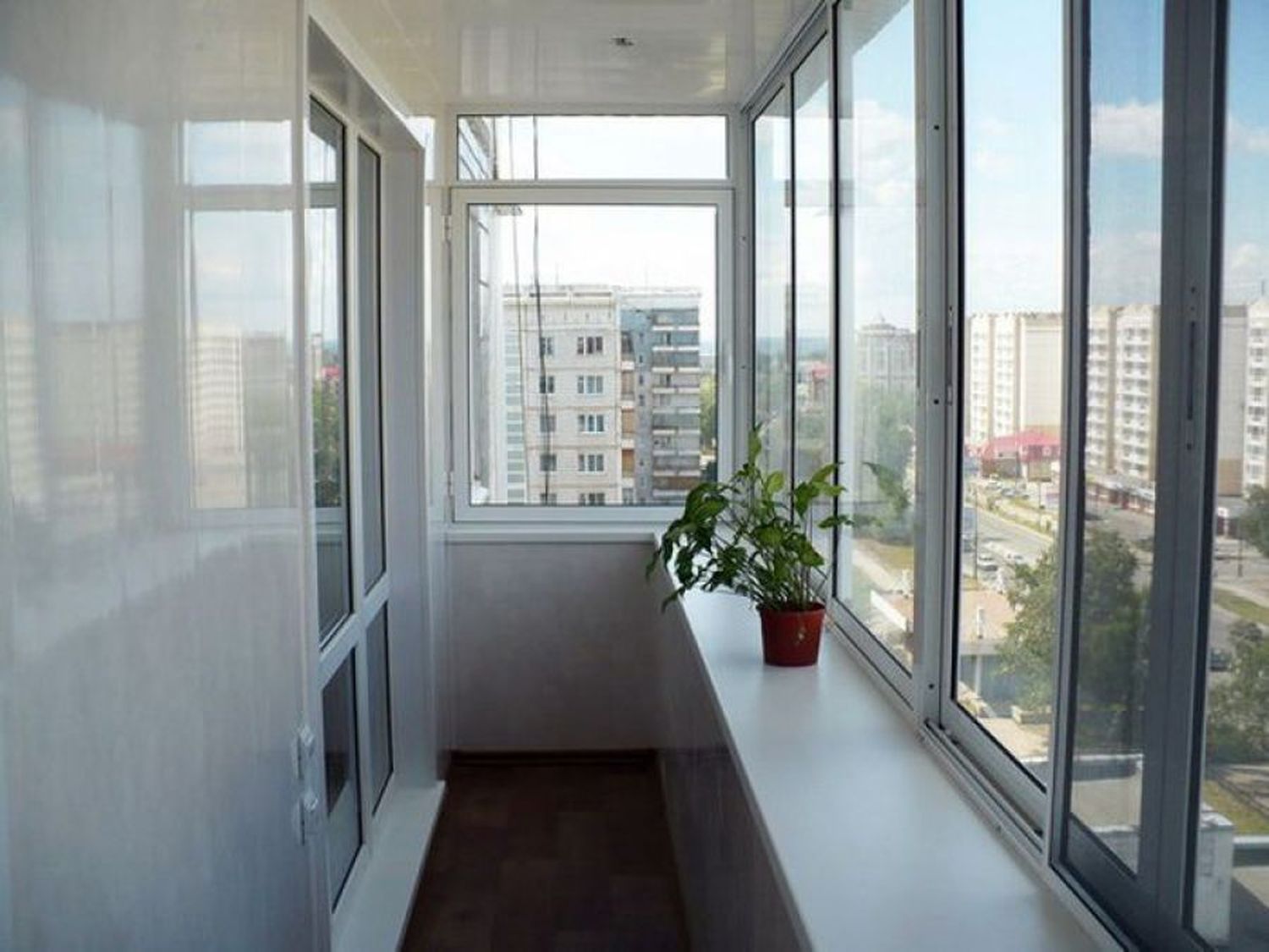Балкон алюминиевый профиль цена. Остекление лоджии. Остекление балконов ПВХ. Алюминиевый раздвижной балкон. Холодное остекление балкона алюминиевым профилем.